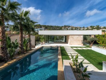 Villa for sale in clos to Portals