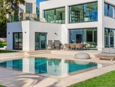 Villa for sale in Nova Santa Ponsa