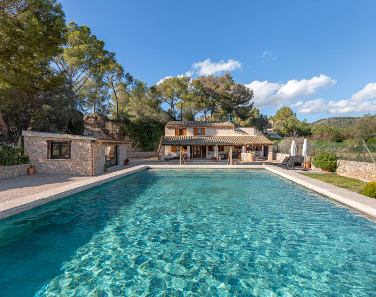 Finca for sale in Calvia