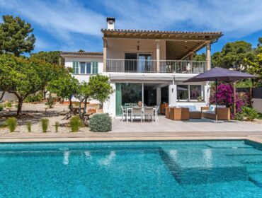 Villa for sale in Santa Ponsa