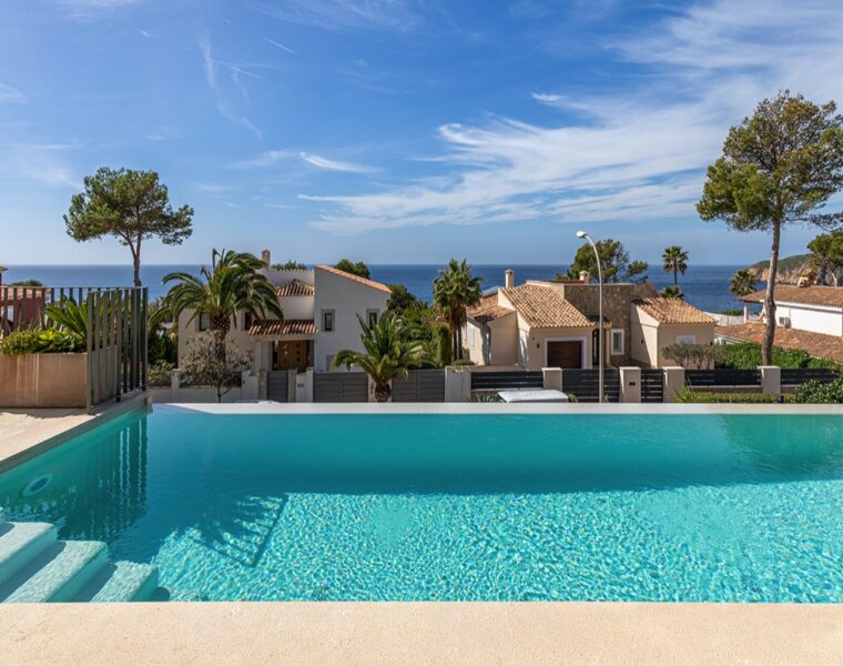Villa for sale in Santa Ponsa