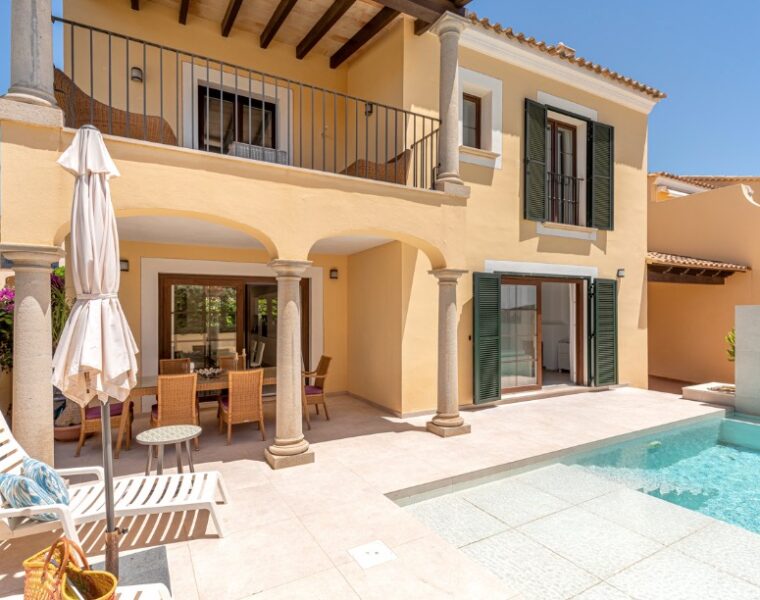Villa for sale in Santa Ponsa