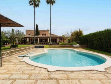 Country home for sale in Santa María del Camí