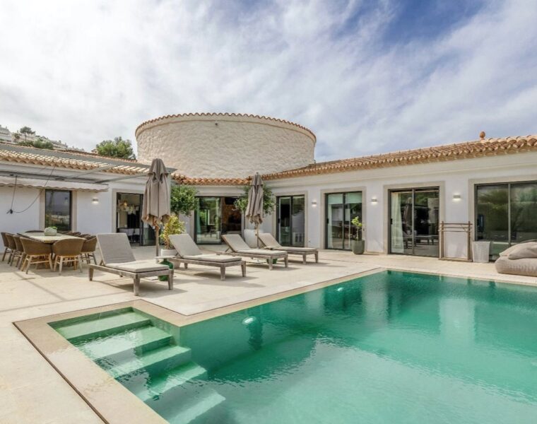 Villa for sale in Santa Ponsa