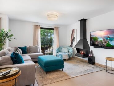 Amplio apartamento con jardín y cuatro dormitorios en venta en camp de mar