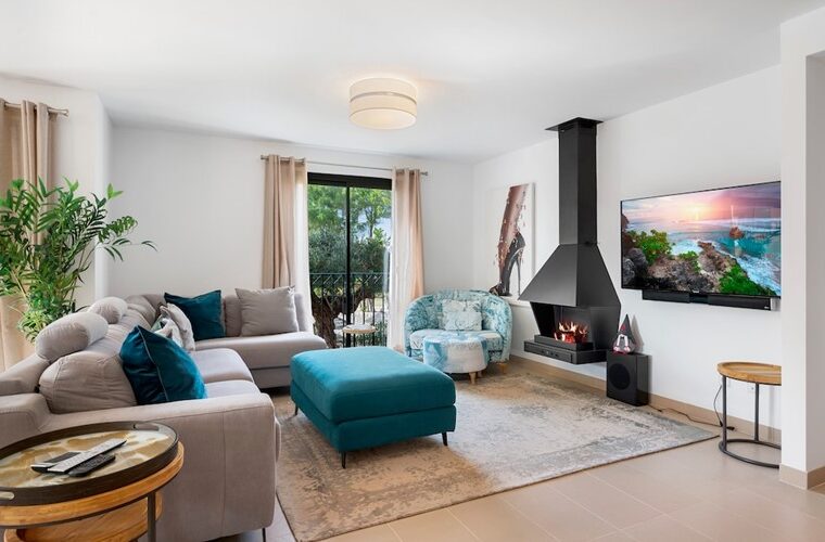 Amplio apartamento con jardín y cuatro dormitorios en venta en camp de mar