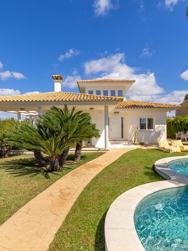 Contemporary villa near Llucmajor
