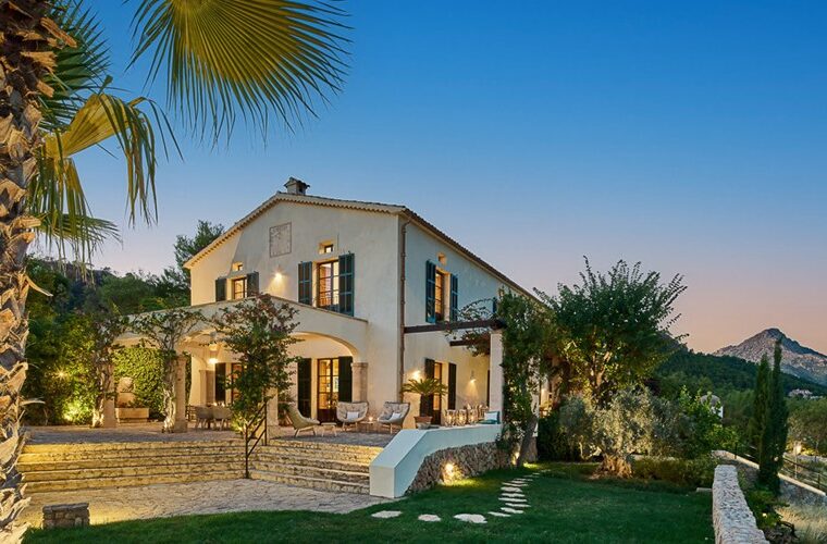 Finca histórica de lujo en venta en calvià con piscina, casa de invitados y vistas a la montaña