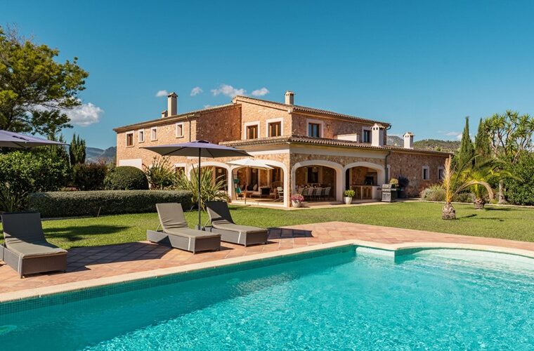 Imponente finca de piedra con privacidad absoluta y vistas a la tramuntana en santa maría del camí