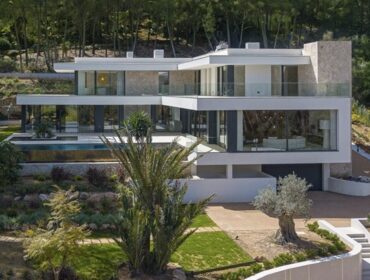 Villa expansiva for sale in son vida con vistas panorámicas, piscina y spa