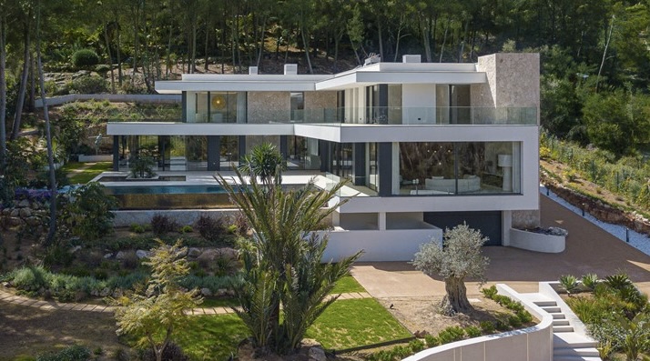 Villa expansiva for sale in son vida con vistas panorámicas, piscina y spa