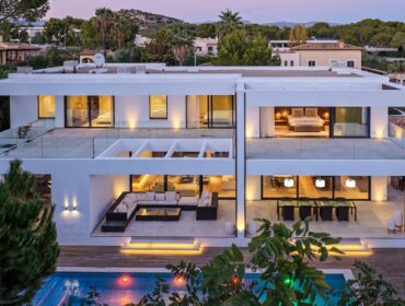 Villa for sale in Nova Santa Ponsa