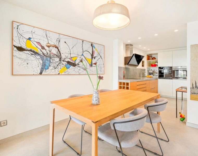 Ático reformado con terraza y vistas a la montaña en venta en palma