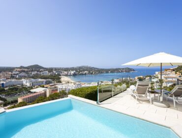 Villa contemporánea con vistas al mar en venta en santa ponsa
